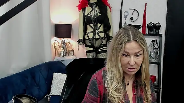 crystaLUX online show from 03.10.25