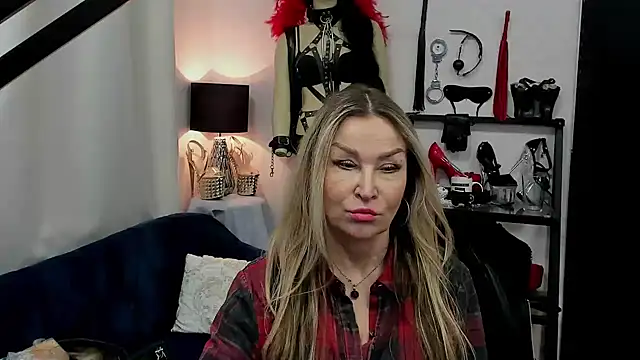 crystaLUX online show from 03.10.25