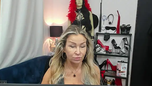 crystaLUX online show from 10.15.25