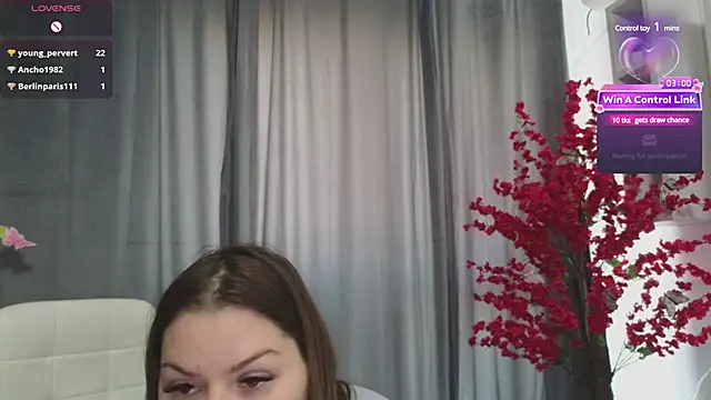 Raven Luna online show from 02.20.25