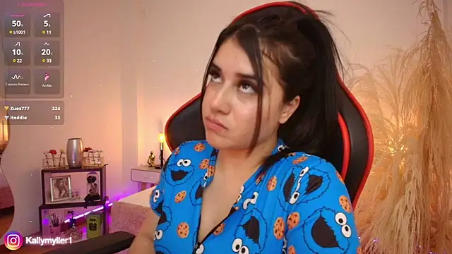 Snapshot of KallyMyller1 chatting on 01.28.25 KallyMyller1 online show from 01.28.25