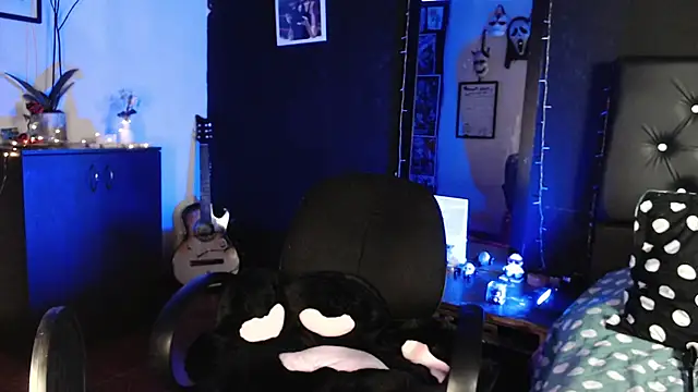 Snapshot of aprildoll chatting on 01.10.25 aprildoll online show from 01.10.25