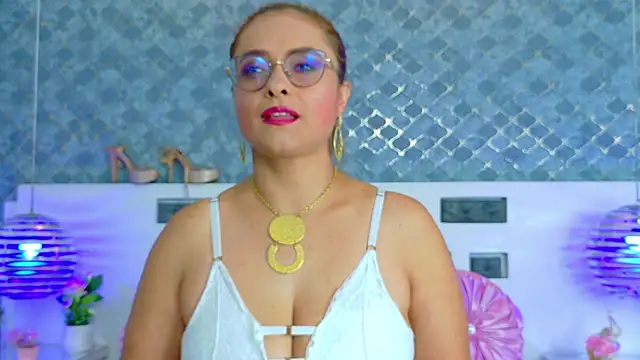 MarilynVega1 online show from 09.11.25