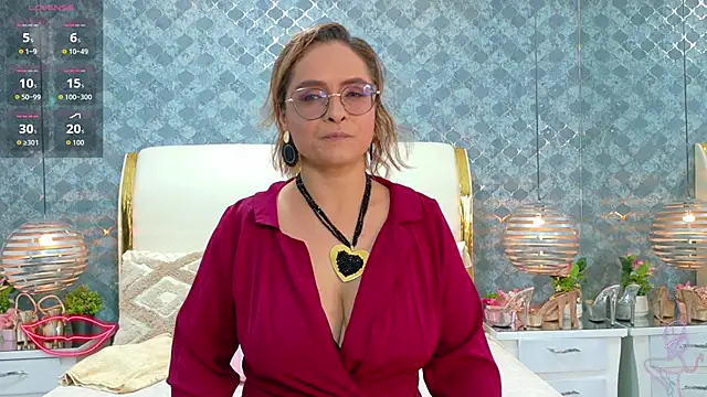 MarilynVega1 online show from 11.25.25