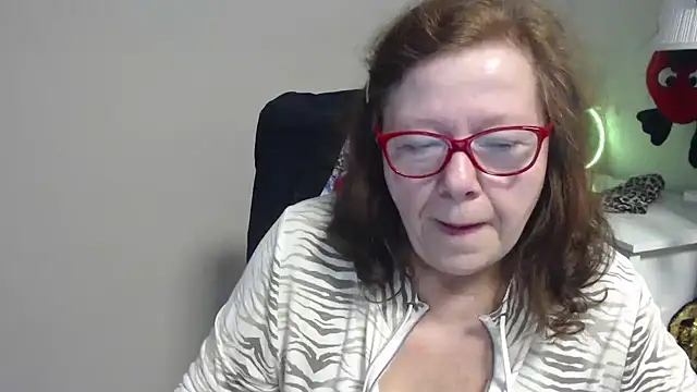 Adelewildx online show from 03.18.25
