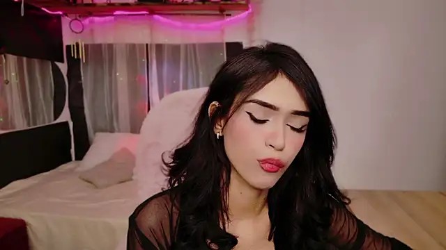 Snapshot of YourKatt chatting on 09.13.25 YourKatt online show from 09.13.25