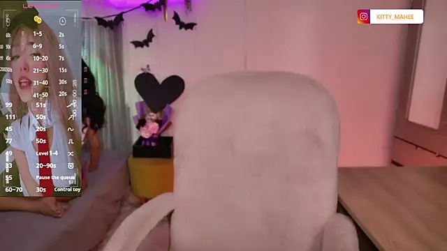 Snapshot of YourKatt chatting on 10.05.25 YourKatt online show from 10.05.25