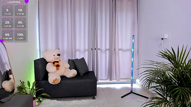 roxie gates  online show from 12.21.24