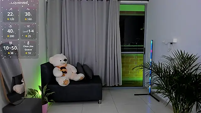 roxie gates  online show from 01.27.25