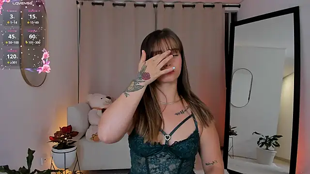 roxie gates  online show from 11.12.25