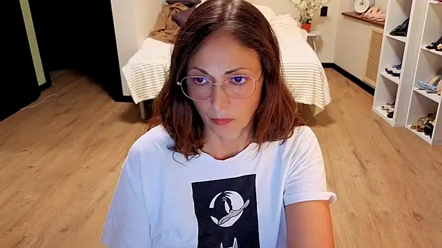 Snapshot of CaringSophie chatting on 06.05.26 CaringSophie online show from 06.05.26