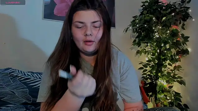 Snapshot of Eva_Shameless chatting on 12.13.24 Eva Shameless online show from 12.13.24