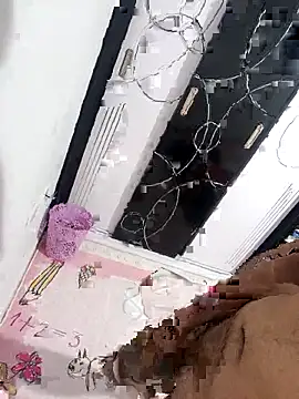 Snapshot of Popzbo chatting on 12.01.25 Popzbo online show from 12.01.25