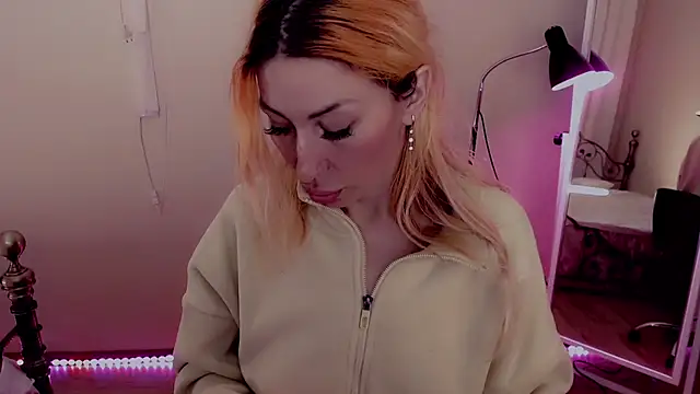 AnnieGOld  online show from 02.27.25