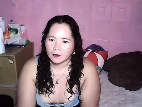 Snapshot of hotpusie_4u chatting on 10.09.25 hotpusie 4u online show from 10.09.25