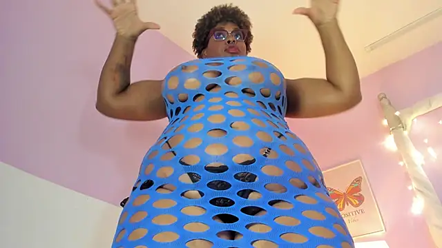 Snapshot of DakotaSexShow chatting on 12.19.24 DakotaSexShow online show from 12.19.24