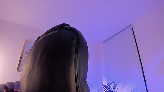 ZoePresleyX online show from 12.12.24