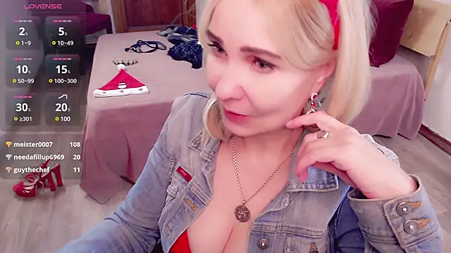 Snapshot of _unique_cam_ chatting on 12.22.24 unique cam online show from 12.22.24