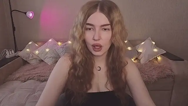 Snapshot of ViolettaLopez chatting on 02.03.26 ViolettaLopez online show from 02.03.26