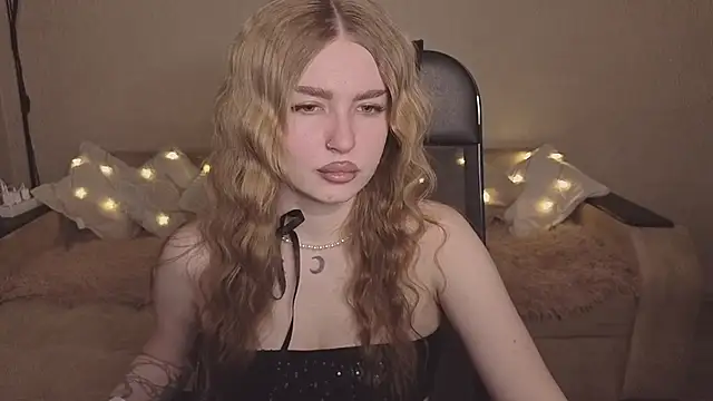 Snapshot of ViolettaLopez chatting on 02.12.26 ViolettaLopez online show from 02.12.26