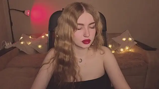 Snapshot of ViolettaLopez chatting on 02.14.26 ViolettaLopez online show from 02.14.26