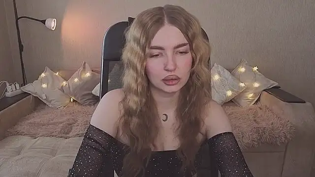 Snapshot of ViolettaLopez chatting on 02.17.26 ViolettaLopez online show from 02.17.26