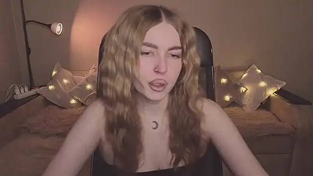 Snapshot of ViolettaLopez chatting on 02.18.26 ViolettaLopez online show from 02.18.26