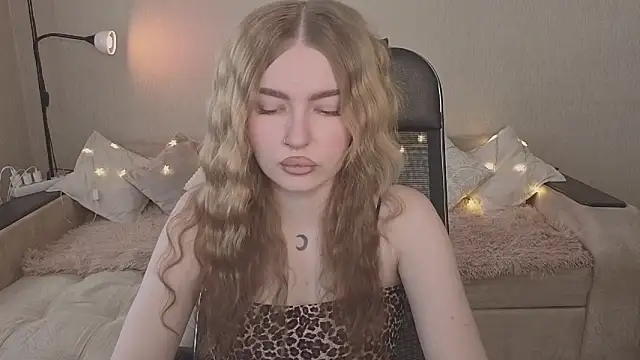 Snapshot of ViolettaLopez chatting on 02.21.26 ViolettaLopez online show from 02.21.26