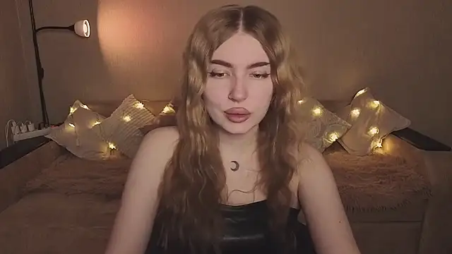 Snapshot of ViolettaLopez chatting on 02.25.26 ViolettaLopez online show from 02.25.26