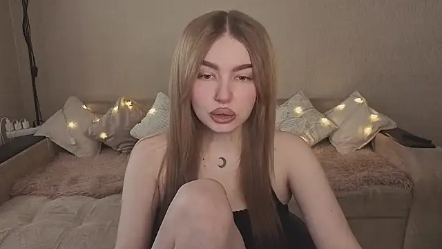 Snapshot of ViolettaLopez chatting on 03.02.26 ViolettaLopez online show from 03.02.26