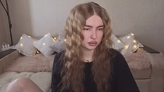 Snapshot of ViolettaLopez chatting on 03.12.26 ViolettaLopez online show from 03.12.26