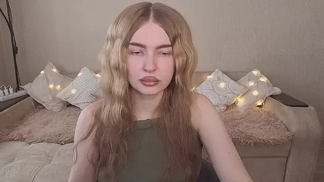 Snapshot of ViolettaLopez chatting on 03.15.26 ViolettaLopez online show from 03.15.26