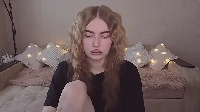 Snapshot of ViolettaLopez chatting on 03.21.26 ViolettaLopez online show from 03.21.26