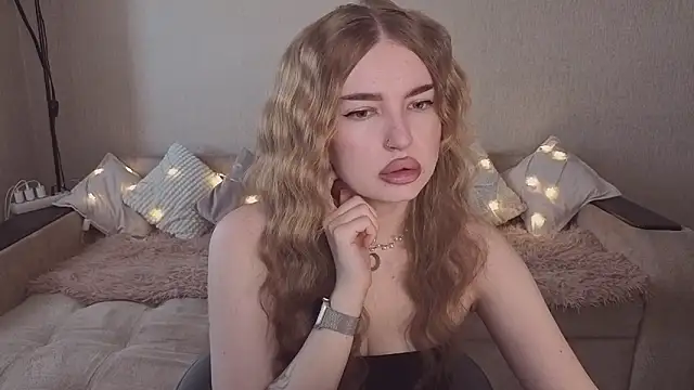 Snapshot of ViolettaLopez chatting on 03.23.26 ViolettaLopez online show from 03.23.26