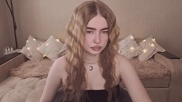Snapshot of ViolettaLopez chatting on 03.27.26 ViolettaLopez online show from 03.27.26