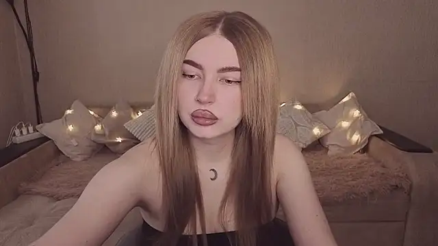Snapshot of ViolettaLopez chatting on 03.28.26 ViolettaLopez online show from 03.28.26