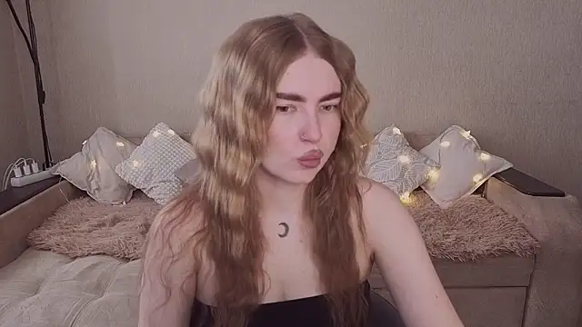 Snapshot of ViolettaLopez chatting on 04.21.26 ViolettaLopez online show from 04.21.26