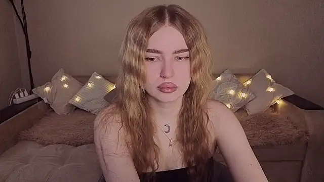 Snapshot of ViolettaLopez chatting on 04.22.26 ViolettaLopez online show from 04.22.26
