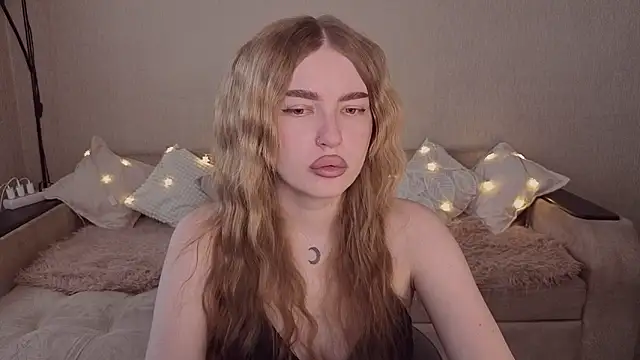 Snapshot of ViolettaLopez chatting on 04.25.26 ViolettaLopez online show from 04.25.26