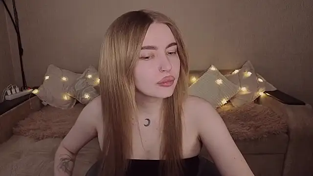 Snapshot of ViolettaLopez chatting on 04.30.26 ViolettaLopez online show from 04.30.26
