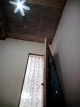 Snapshot of TropicalFlower chatting on 04.11.26 TropicalFlower online show from 04.11.26