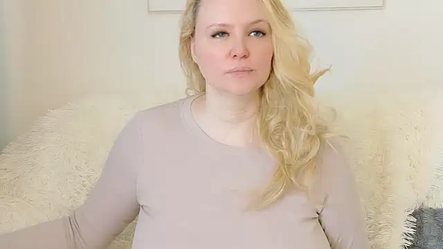 Snapshot of Sarah4you chatting on 04.26.26 Sarah4you online show from 04.26.26