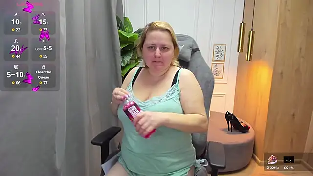 Snapshot of ScarlettSoft chatting on 03.18.25 ScarlettSoft online show from 03.18.25