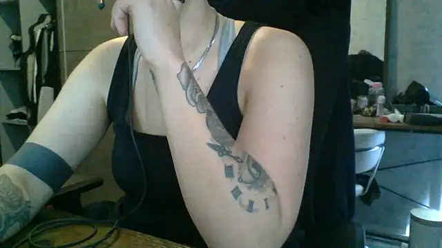 geilmeisje98 online show from 10.02.25