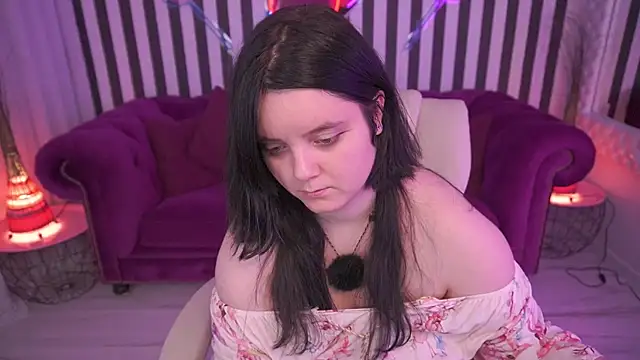 Snapshot of LittleShyy chatting on 07.18.26 LittleShyy online show from 07.18.26