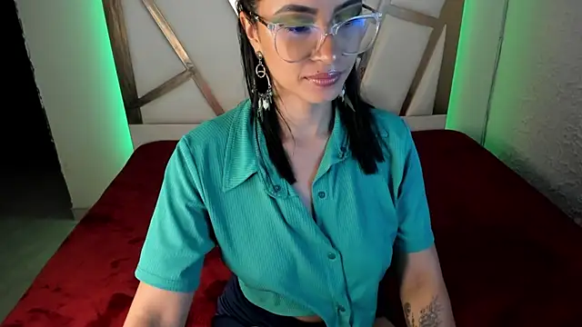 Snapshot of PaulinaBelushi chatting on 07.23.26 PaulinaBelushi online show from 07.23.26