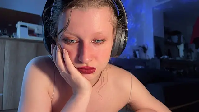 Snapshot of Hairy_Coraline chatting on 02.22.25 Hairy Coraline online show from 02.22.25