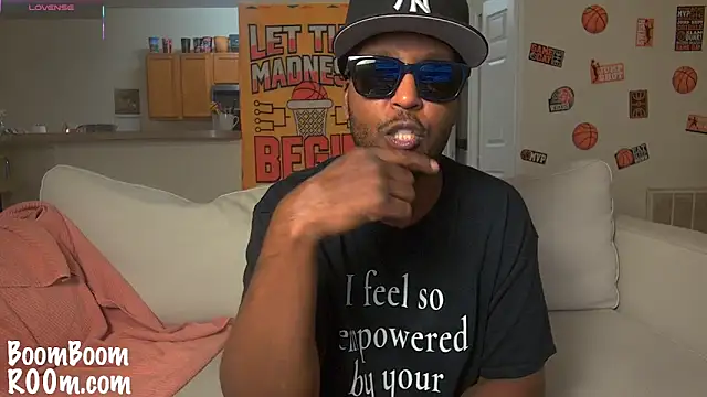 Snapshot of boomboomr00m chatting on 03.21.25 boomboomr00m online show from 03.21.25