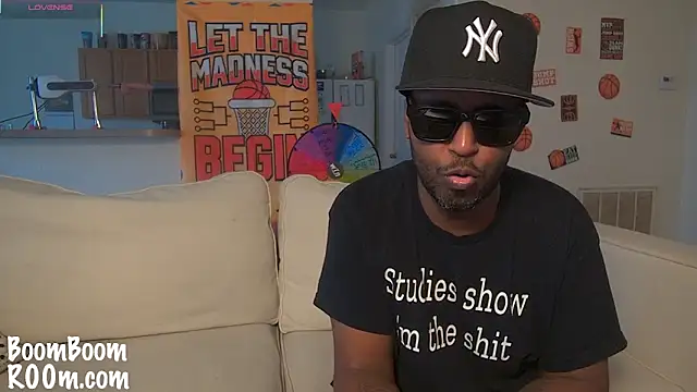 Snapshot of boomboomr00m chatting on 03.22.25 boomboomr00m online show from 03.22.25