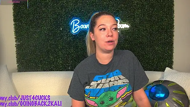 Snapshot of boomboomr00m chatting on 09.24.25 boomboomr00m online show from 09.24.25